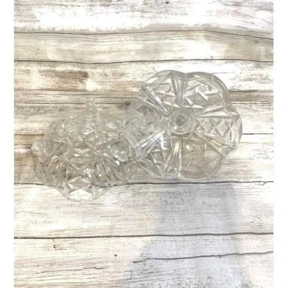 Vintage Crystal Lidded Candy Dish With Footed‎ Base